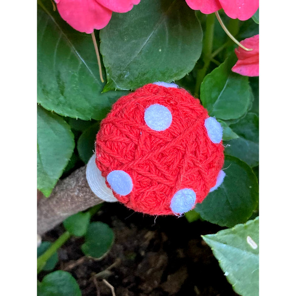 Knit MUSHROOMS Plant Stakes - Mushrooms For Potted Plants - Handmade Pencils - Picture 6 of 9
